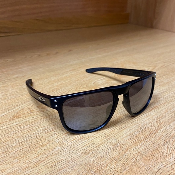 oakley holbrook r